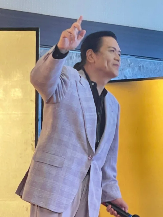 伍代健人