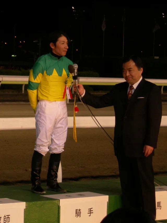 及川暁