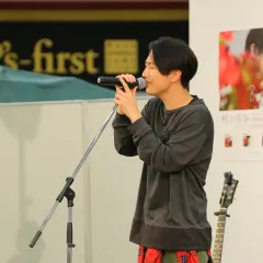 村上佳佑