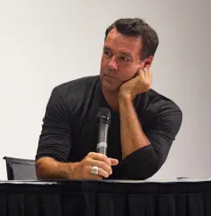 デヴィッド・ジェームズ・エリオット