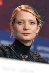 ミア・ワシコウスカ