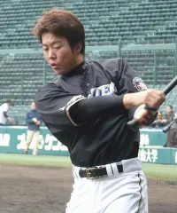 鶴岡慎也